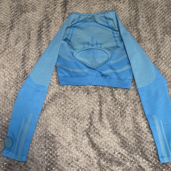 Long sleeve crop workout top - Picture 2 of 2